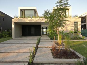 Casa · 445m² · 7 Ambientes · 2 Cocheras · Casa Al Lago Central en Venta 4 Dorm. en Suite