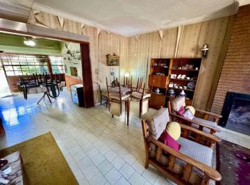 Casa · 200m² · 6 Ambientes · Chalet 5 Dorm. en Castelar a Refaccionar