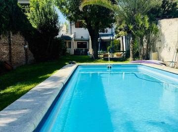 Casa · 159m² · 4 Ambientes · 1 Cochera · Casa en Venta en Lomas de Zamora C/ Pileta + Quincho