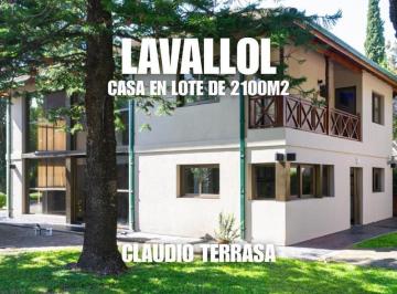 Casa · 370m² · 4 Ambientes · 8 Cocheras · Chalet en Venta en Llavallol