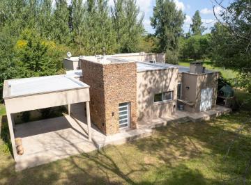 Casa · 160m² · 5 Ambientes · 2 Cocheras · Casa en Venta El Chamical Villa Espil