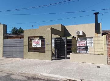 Casa · 4 Ambientes · 1 Cochera · Venta Casa en Carmelo