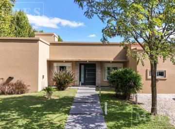 Casa · 145m² · 5 Ambientes · Casa en Venta en El Recodo