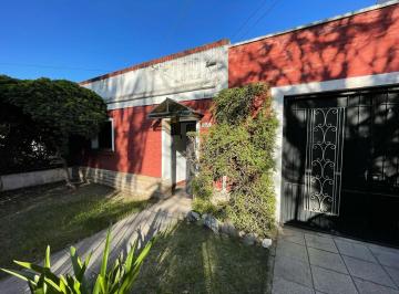 Casa · 300m² · 3 Ambientes · 1 Cochera · Casa de 3 Ambientes en Venta en Burzaco