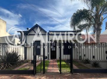 Casa · 198m² · 4 Ambientes · 2 Cocheras · Excelente Casa de 3 Dorm. en Amplio Lote