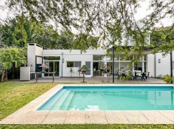Casa · 190m² · 4 Ambientes · 2 Cocheras · Casa en Venta Sobre Lote Interno en Santa Clara, Villanueva.