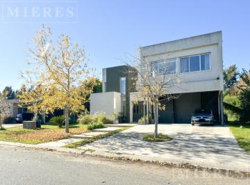 Casa · 252m² · 6 Ambientes · 2 Cocheras · Casa en Venta en El Barrio San Marco, Villanueva.