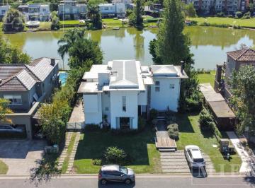Casa · 330m² · 7 Ambientes · 2 Cocheras · Excelente Casa en Santa Barbara a La Laguna en Venta - Única en Valor! Oportunidad!