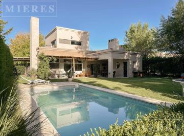 Casa · 217m² · 4 Ambientes · 4 Cocheras · Venta - Casa en San Isidro Labrador - Apto Credito