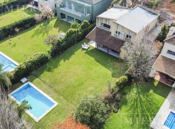 Casa · 292m² · 8 Ambientes · 3 Cocheras · Casa en Venta en Santa Barbara, Bancalari