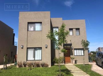 Casa · 150m² · 4 Ambientes · 2 Cocheras · Casa en Venta en El Barrio Vila Marina I, Villanueva