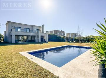 Casa · 192m² · 7 Ambientes · 2 Cocheras · Casa en Venta - Lote Interno - Barrio San Rafael Villanueva.
