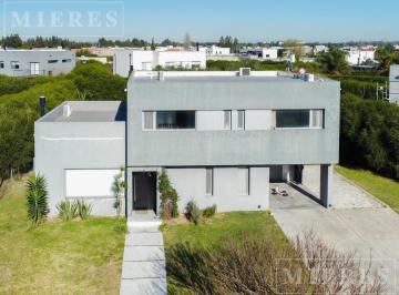 Casa · 200m² · 5 Ambientes · 4 Cocheras · Venta - Casa - Lote Interno en San Francisco, Villanueva.