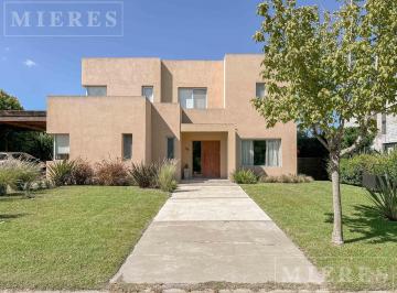 Casa · 206m² · 7 Ambientes · 2 Cocheras · Casa en Venta en Barbarita, Bancalari.