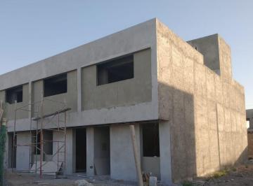 Casa · 85m² · 3 Ambientes · 1 Cochera · Venta Duplex - B° Las Cortaderas 3