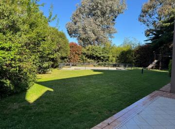 Casa · 278m² · 5 Ambientes · 2 Cocheras · Casa en Venta en Abril Club de Campo