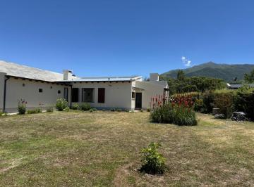 Casa · 256m² · 4 Ambientes · Casa en Tafí del Valle en Zona Rotonda de Acceso