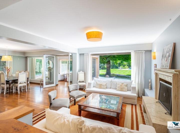 Casa · 500m² · 6 Ambientes · 2 Cocheras