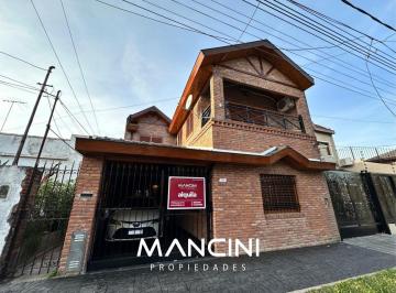 Casa · 130m² · 3 Ambientes · 1 Cochera · Casa en Alquiler de 3 Ambientes con Cochera - Villa Ballester