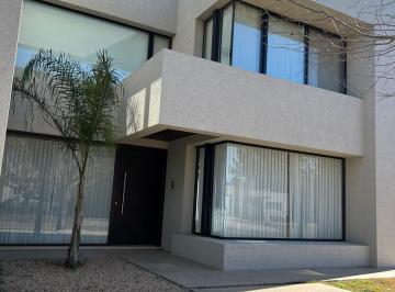 Casa · 300m² · 10 Ambientes · 2 Cocheras · Casa a Estrenar en Kentucky, Barrio Cerrado