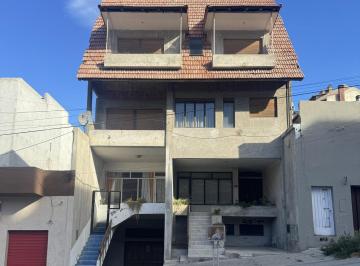 Casa · 724m² · 8 Ambientes · 4 Cocheras · Casa en Pleno Centro de Comodoro Rivadavia