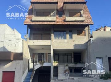 Casa · 724m² · 8 Ambientes · 4 Cocheras · Casa en Pleno Centro de Comodoro Rivadavia