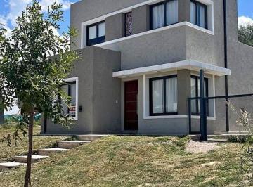 Casa · 103m² · 5 Ambientes · Casa en Venta en Tejas IV 3 Dorm.
