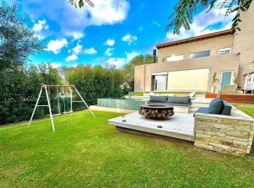 Casa · 300m² · 3 Ambientes · 7 Cocheras · Casa de Categoria en Venta Valle del Golf Etapa 1