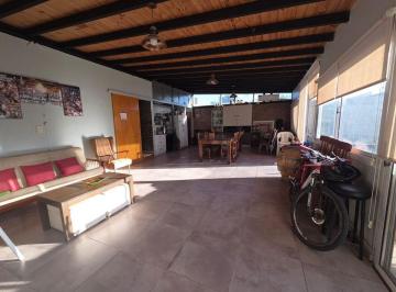 Casa · 250m² · 8 Ambientes · 2 Cocheras · Casa en B° Cerrado Guaymallén 4 Dorm.
