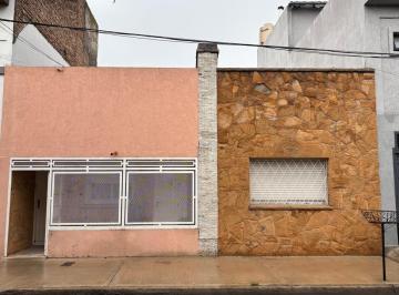 Casa de 4 ambientes, Avellaneda · Casa Al Frente con Galpón Al Fondo