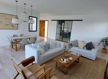 Casa · 158m² · 3 Ambientes · 3 Cocheras · Casa en Venta San Sebastian 03amb