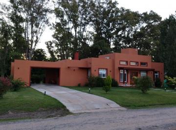 Casa · 192m² · 4 Ambientes · 1 Cochera · Casa 4 Amb. - 253 m² Edif - Lote 2004 m² - Cc Santa Irene