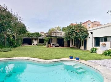 Casa · 250m² · 5 Ambientes · 2 Cocheras · Venta Casa 5 Amb C/ Pileta Jardin en Acassuso