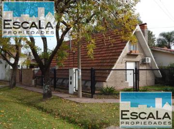 Casa · 130m² · 5 Ambientes · 2 Cocheras · Casa en Baigorria Zona Rio con Jardin Cochera Quincho Pileta
