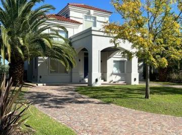 Casa · 480m² · 4 Ambientes · Casa en Los Castores