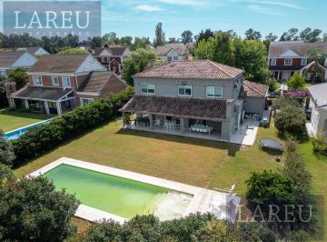 Casa · 300m² · 7 Ambientes · Casa en Pilar Golf Club