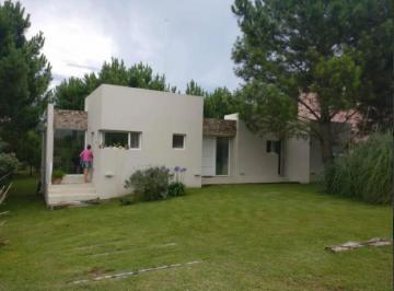 Casa · 125m² · 4 Ambientes · 1 Cochera · Casa en Venta - 3 Dorm. 2 Baños - 1300 m² - Costa Esmeralda