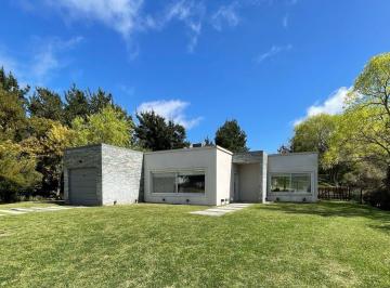 Casa · 200m² · 4 Ambientes · 1 Cochera · Casa en Costa Esmeralda Barrio Senderos II 3 Dorm. con Gas Natural