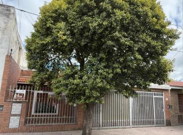 Casa · 234m² · 3 Dormitorios · 1 Cochera · Casa en Venta en Barrio Los Paraísos