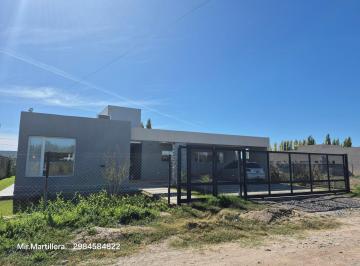 Casa · 216m² · 5 Ambientes · 2 Cocheras · Casa en Enta, Barrio Vista Barda, Av Viterbori, Gral Roca