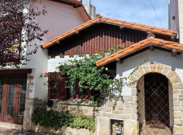 Casa · 140m² · 4 Dormitorios · 1 Cochera · Chalet 5 Ambientes a Reciclar San Jose