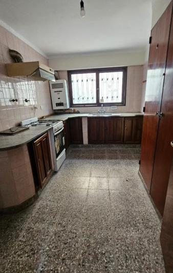 Departamento · 180m² · 5 Ambientes · 1 Cochera