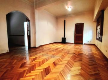 Casa de 4 ambientes, Vicente López · Hermoso Chalet con Galería, Jardín y Piscina