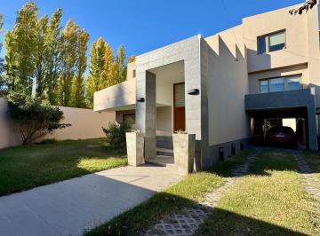 Casa · 500m² · 9 Ambientes · 2 Cocheras · Venta de Casa Gerencial