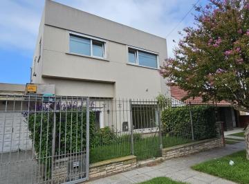Casa · 234m² · 5 Ambientes · 2 Cocheras · Casa - San Carlos