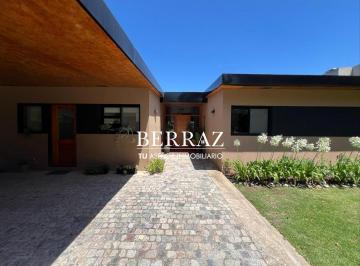 Casa · 184m² · 5 Ambientes · 2 Cocheras · Casa Venta 3 Dorm. Barrio Estancias del Rio Lote de 1200 m² Pilar