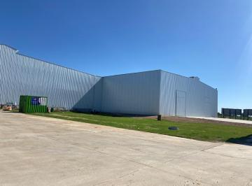 Bodega-Galpón · 3100m² · 1 Ambiente · Alquiler Rosario Galpón C/ Playa Maniobras Sobre Autopista