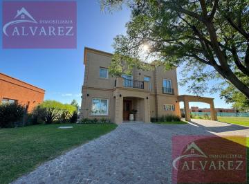 Casa · 265m² · 9 Ambientes · 2 Cocheras · Venta / Casa con 3 Dorm. / Jardín / Barrio El Canton - Islas, Escobar Zona Norte