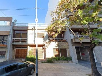 Casa · 280m² · 5 Ambientes · 1 Cochera · Casa 5 Ambientes con Cochera, Patio con Jardin, parrilla y Doble Terraza.440 m²