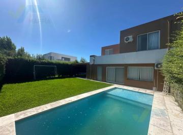Casa · 200m² · 5 Ambientes · 2 Cocheras · Venta, Alquiler Casa 5 Ambientes 4 Baños, Quincho, Piscina, Casas del Este, Pilar